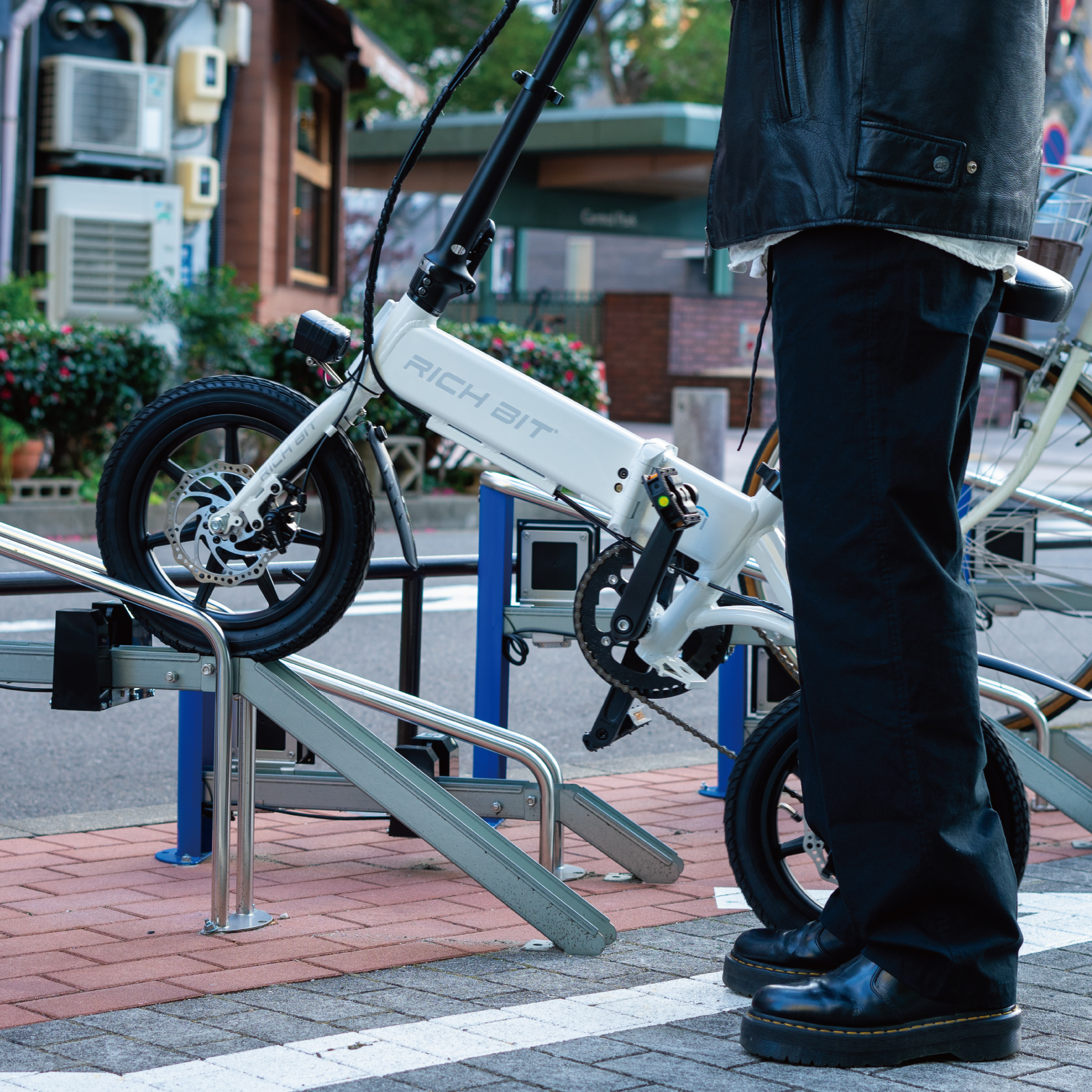 おしゃれな電動アシスト自転車 RICHBIT CITY ASSIST 型式認定 14インチ 